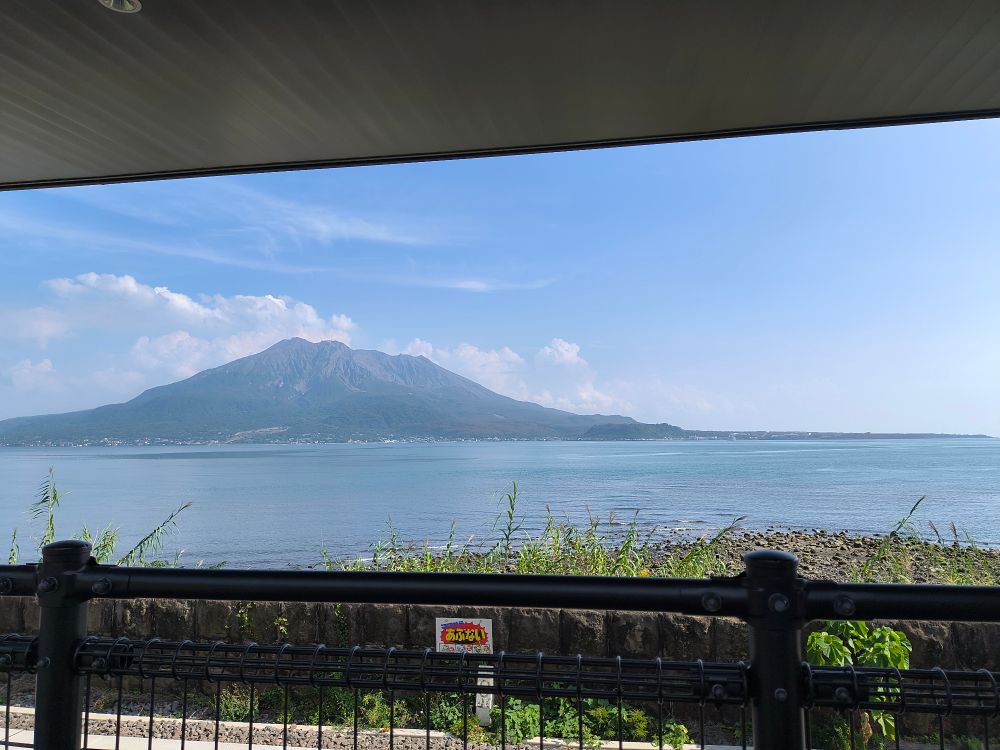 JR仙巌園駅から桜島を撮影した写真。