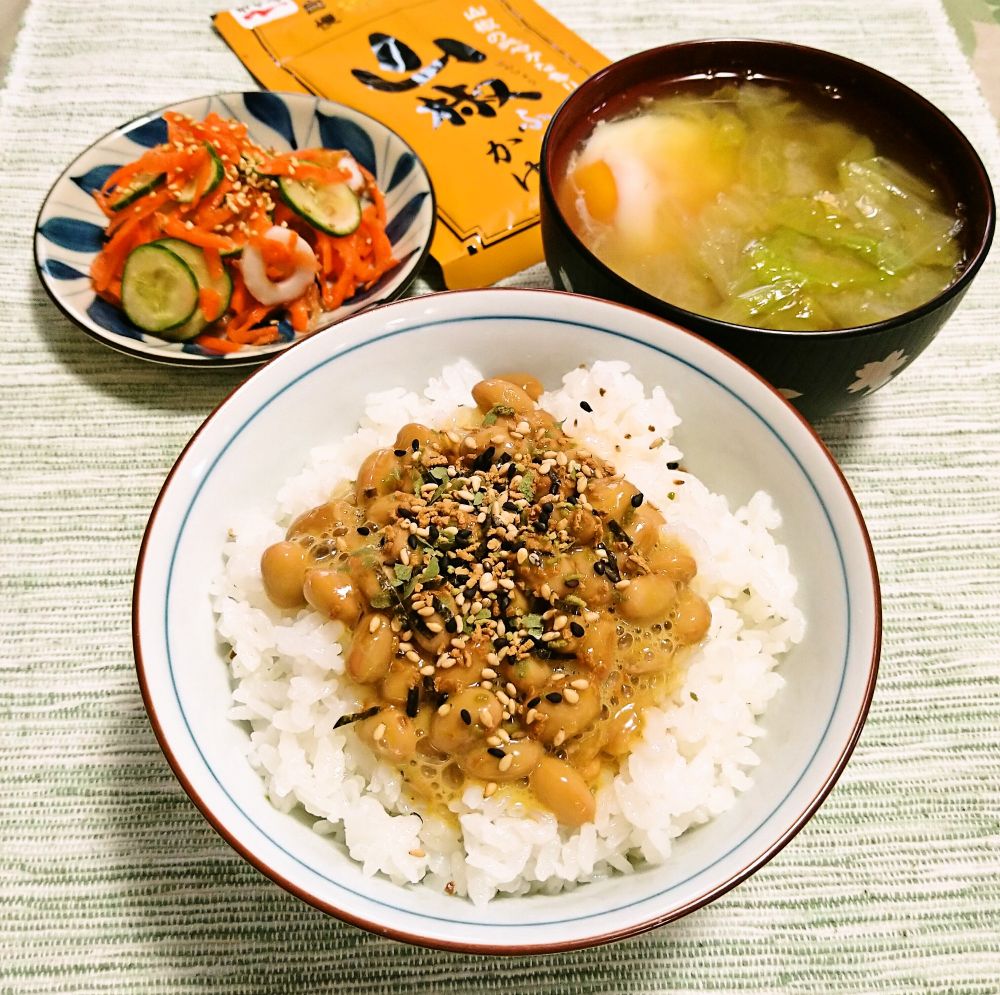 朝食　納豆ごはん
breakfast, natto rice!