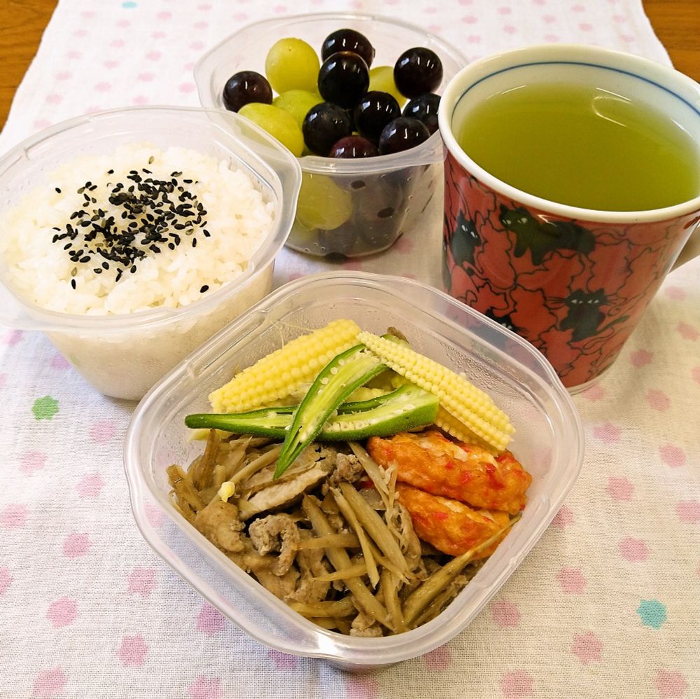 昼食　豚肉ごぼう炒め煮弁当
lunch box, Simmered pork and burdock!