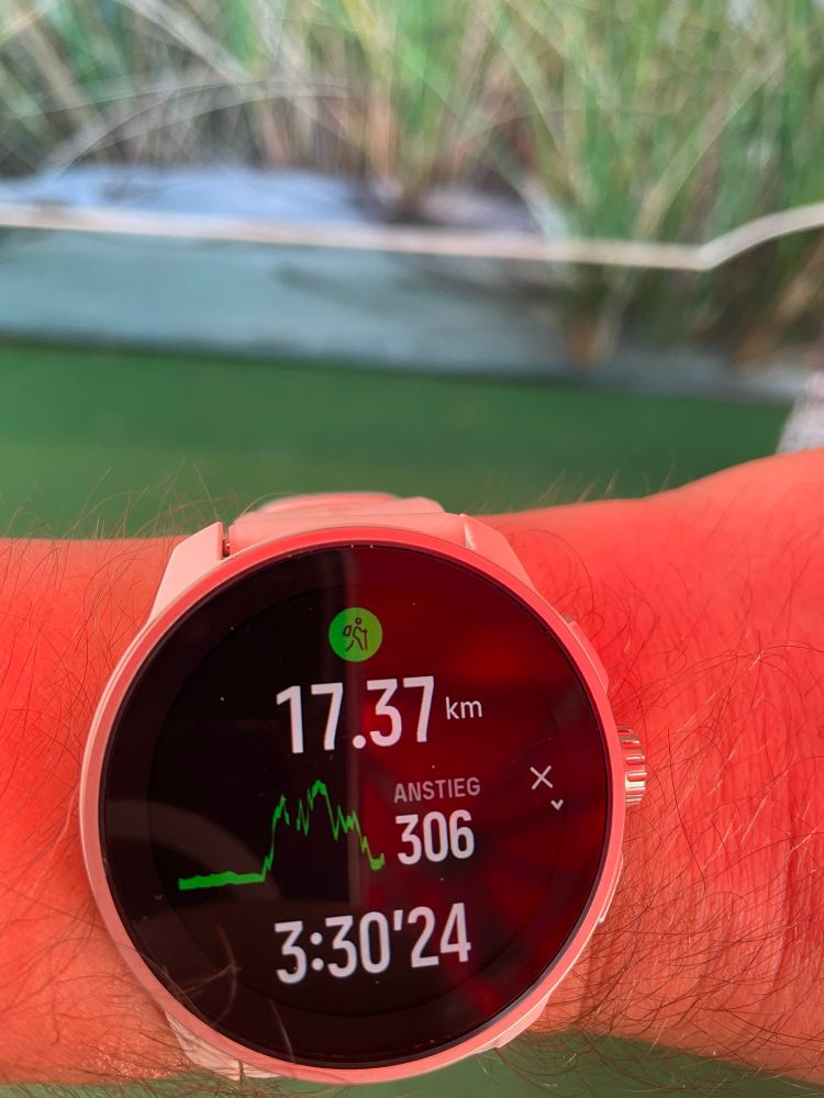 Blick auf die Sportuhr
Distanz 17.37km
Höhenmeter 306m
Dauer 3:30h 