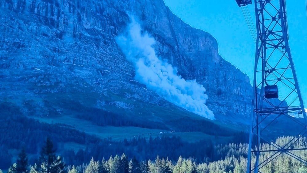 Felssturz an Eiger-Nordwand wirbelt riesige Staubwolke auf