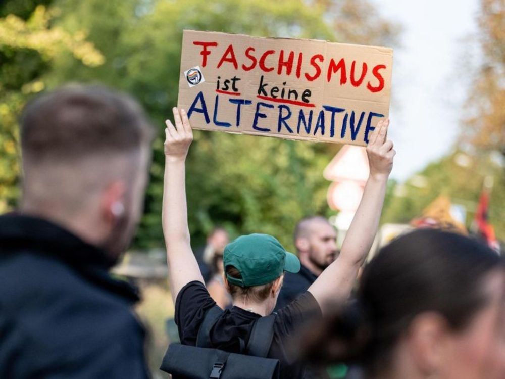 Berliner AfD-Prominenz feiert in Blankenburg: Linke protestieren