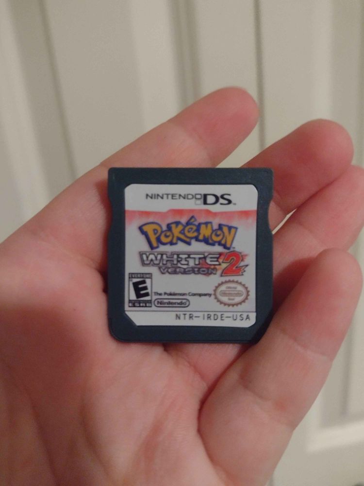 front of the fake cartridge, shows a label for pokemon white 2 that looks genuine, serial number and all