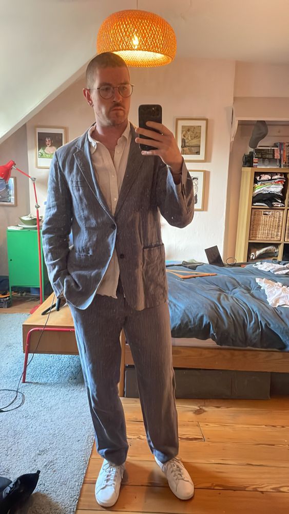 The same suit but this time a white linen shirt underneath