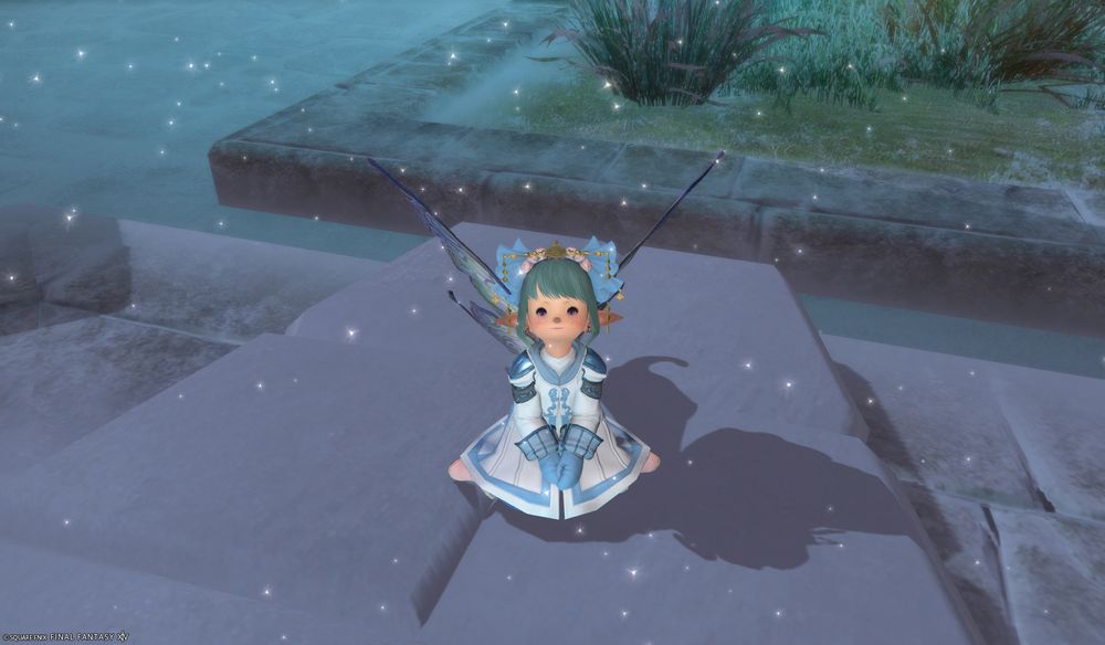 a green haired lalafell in a white and blue outfit with pink highlights, with blue fairy wings and a snow globe standing at a snowy temple