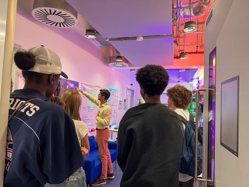 A-Level Students from Camden visiting the Advanced Microscopy Facilities at the Sainsbury Wellcome Centre.