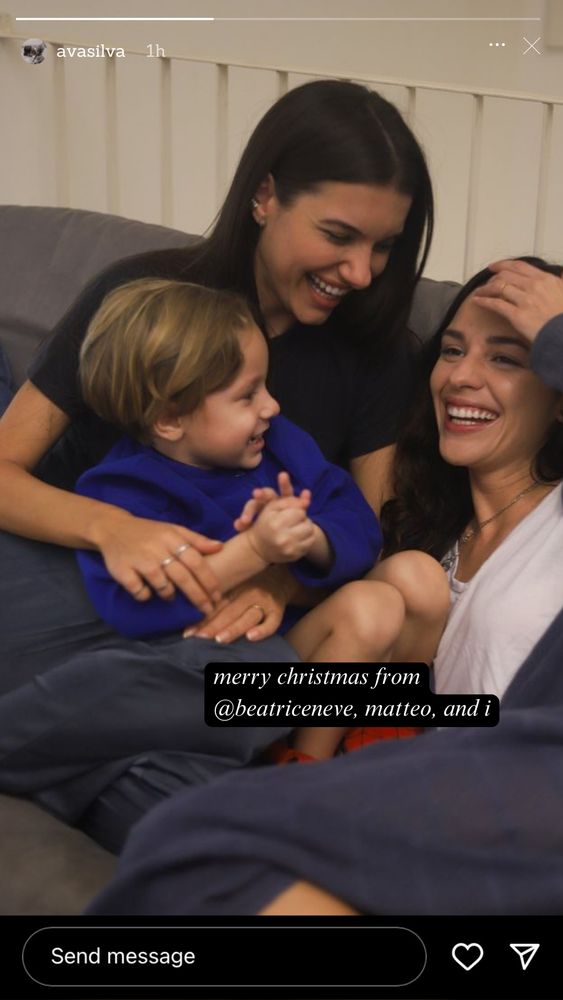 ava's story pic of the three of them

merry christmas from @beatriceneve, matteo, and i
