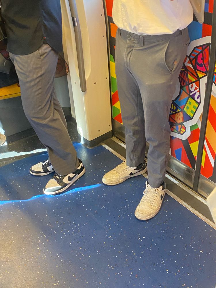 ยืนลูบควยกันครับ