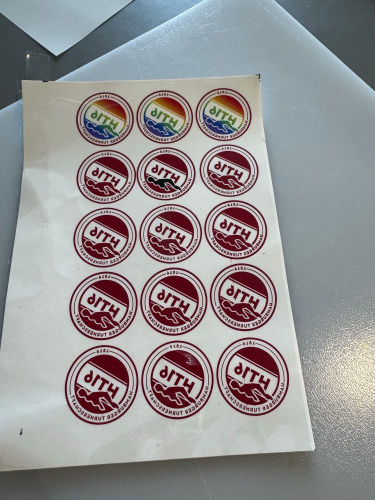 Eine DIN A4 Seite mit 15 Klebe Tattoos 