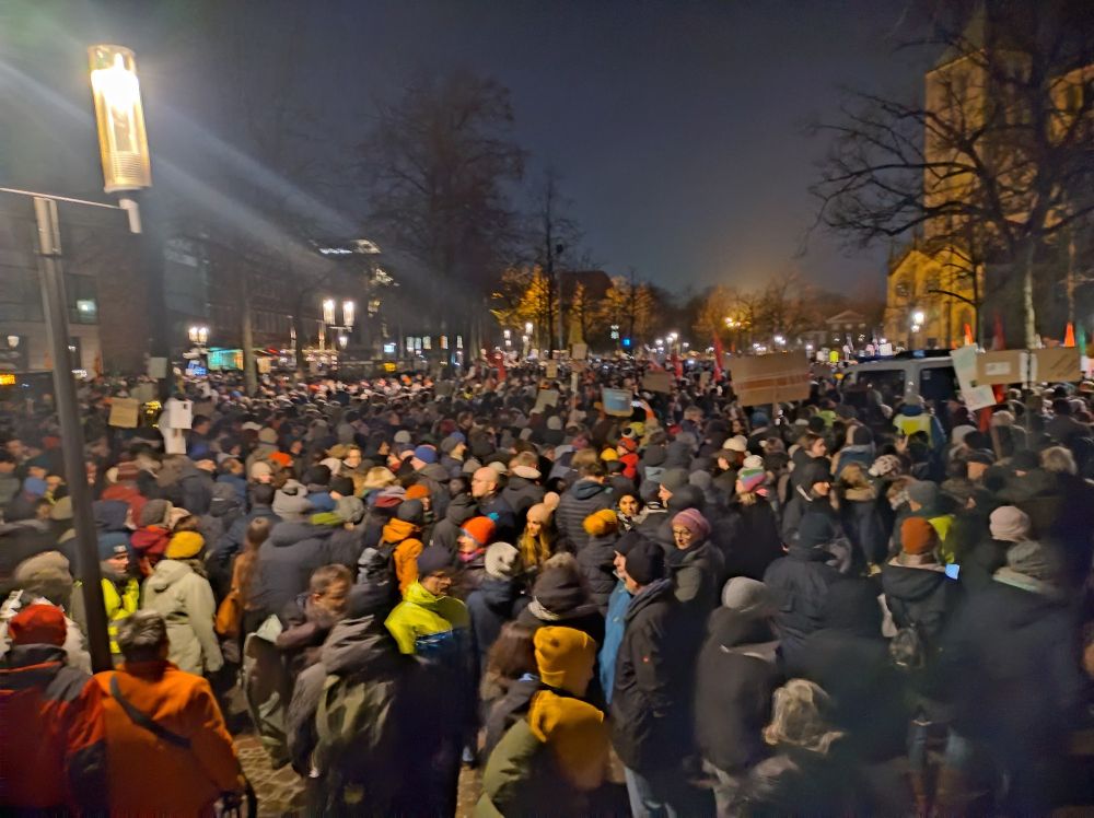 20000 Menschen gegen Rechts in Münster auf den Domplatz.