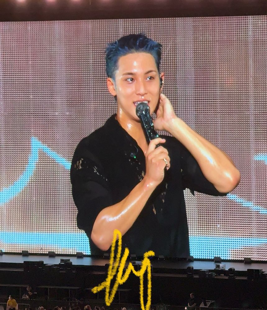 mingyu with blue hair