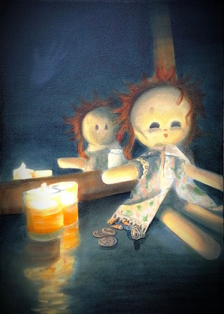 Pintura de una muñeca de dos caras, sentada junto a velas, monedas de plata y dientes humanos frente a un espejo