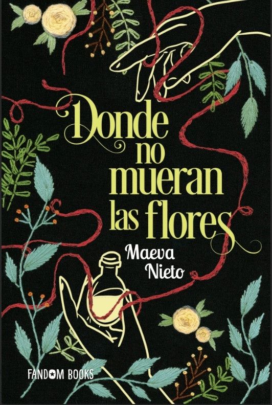 Cubierta de Donde no mueran las flores, de Maeva Nieto, editado por Fandom Books. Bordados florales se entretejen con un hijo rojo que une dos manos en esquinas opuestas de la cubierta, que, a pesar de estar ligadas por dicho hilo, se estiran sin llegar a tocarse. Una de ellas sostiene una redoma con una poción. 
