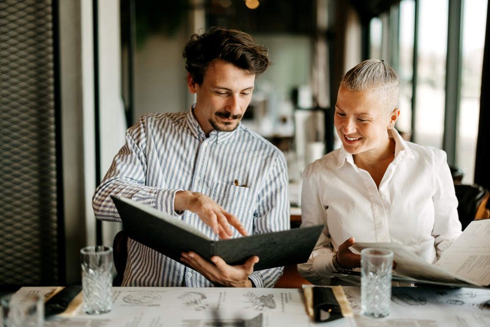 Illustrative photo of two people reading the menu in a restaurant. Photo: © Getty Images / istockphoto.com / StefaNikolic