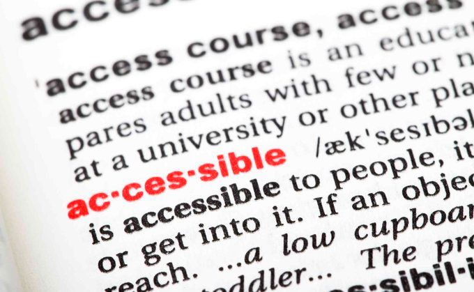 Closeup of English dictionary page with word ACCESSIBLE. Photo : © Getty Images / istockphoto.com / 1001gece