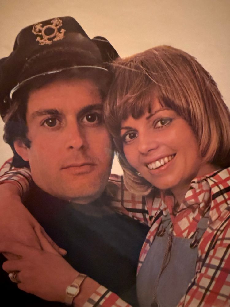 The back of the jacket of Captain and Tennille's LP 
