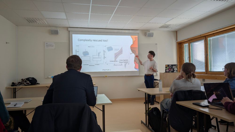 A photo of Alexandre Gilardet presenting his research during the Licentiate defense.