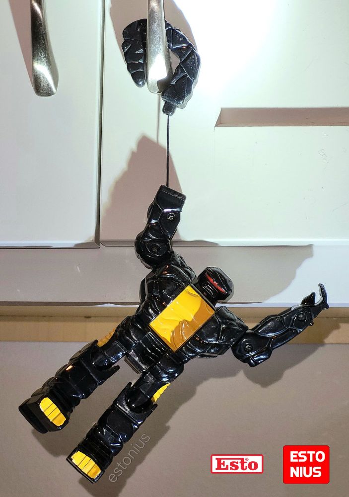 My favourite Rock Lords' action figure (AND the only one I own) with a killer push-button retractable grappling hook action feature gimmick.

And here is Stone Hook hanging by his stringed grappling hook from a kitchen cabinet's door handle.

Meta Tags: Go-Bots, Go Bots, Ganseki Chōjin, Ganeski Chojin, Rock Superman, RockSuperman, Stone Gancio, Machine Robo, ローズストーンフック, #バンダイ , #Bandai , #Tonka, #grapplinghook