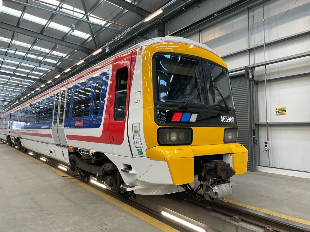 Class 465 train in Network SouthEast livery 