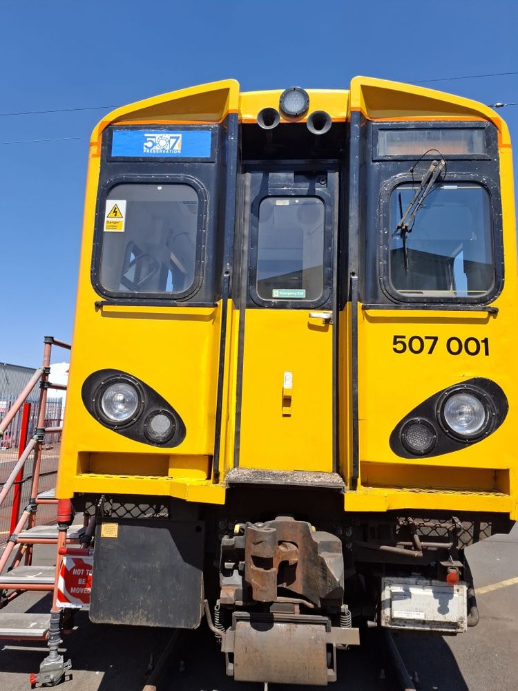 507001 cab in bright conditions under a cloudless sky. A new sticker with the C507PS logo is in the destination box above the secondman’s window