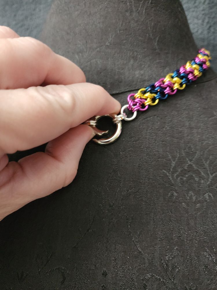 Images: 3. View of how to open the o-ring clasp.