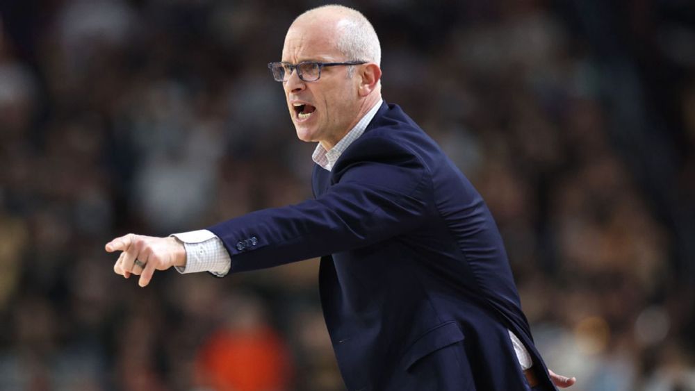 Sources - Lakers preparing massive offer to UConn's Dan Hurley - ESPN