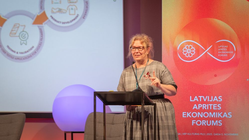 Professor Inga Dabolina from Riga University of Technology presenting Cellfil prject in the stage at Latvian Circular Economy Forum 2025 in Riga