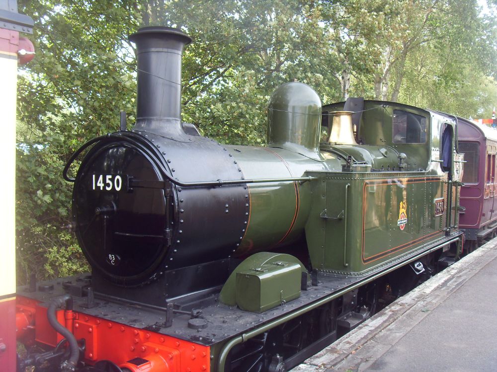 Visiting from the Severn Valley Railway is another 14xx, No. 1450. She was working the branch line with an Autocoach each end (a sandwich if you will)