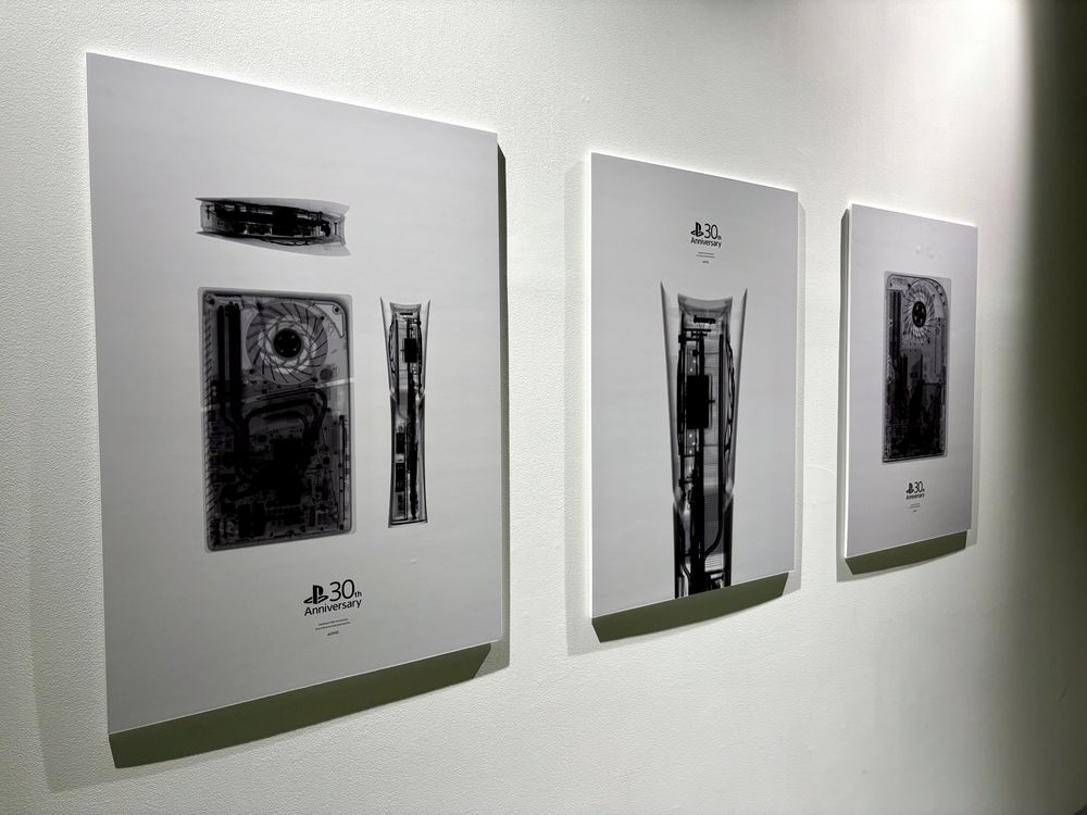 「PLAY IN GINZA」展示：PS5のX線透視写真
