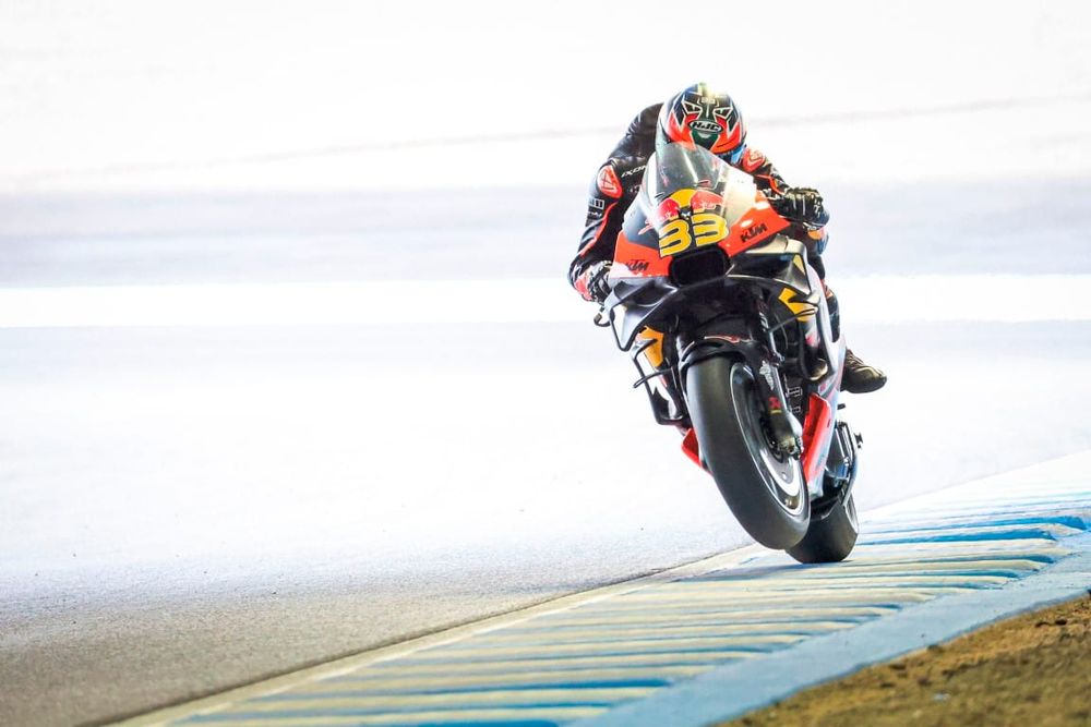 KTM takes on Ducati as Binder tops Motegi practice