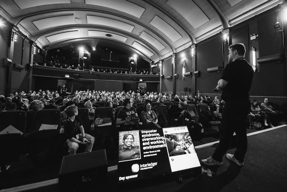 Conference curator and compere, Remy Sharp addressing the crowd at FFConf 2023.