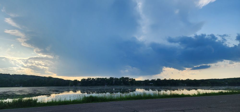 Supercell thunderstorm with rain free base.