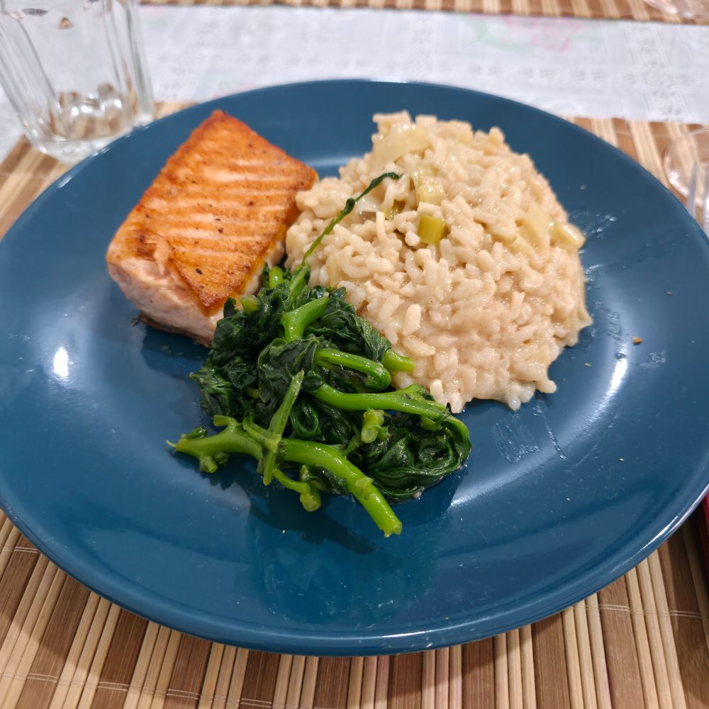Salmão E risotto alho poro 