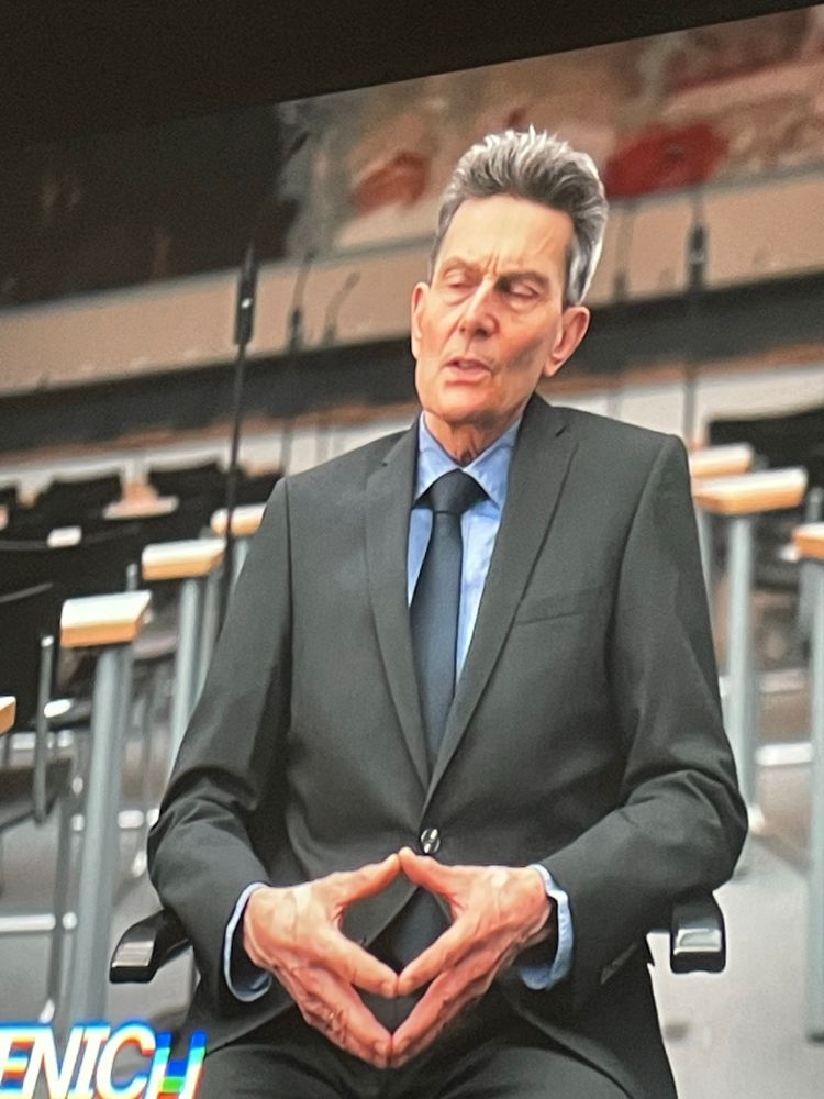 SPD Fraktionsvorsitzender	Rolf Mützenich