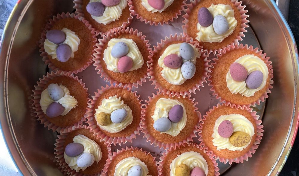 Beautiful little Easter cakes. 