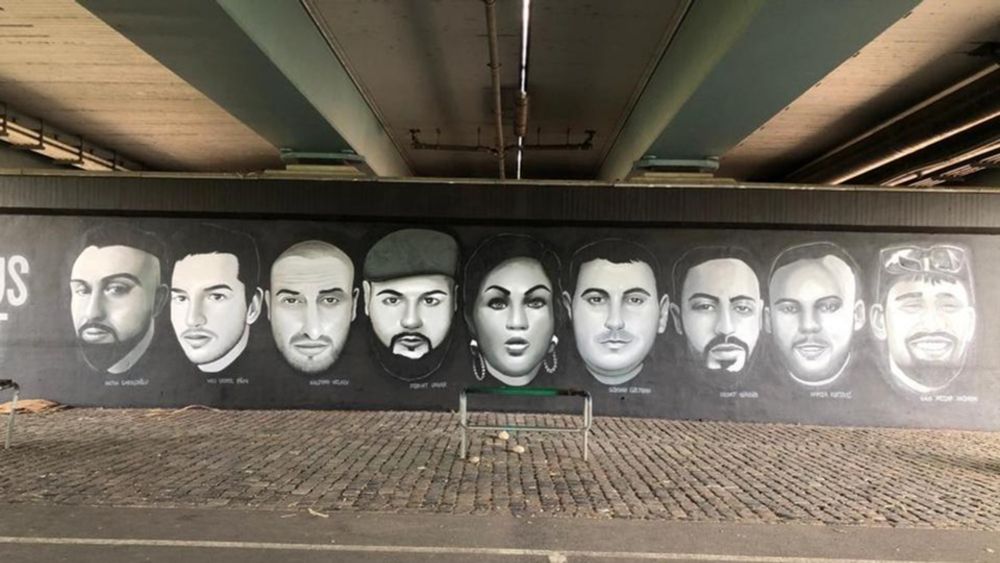 Hanau-Graffito an Frankfurter Friedensbrücke geschändet