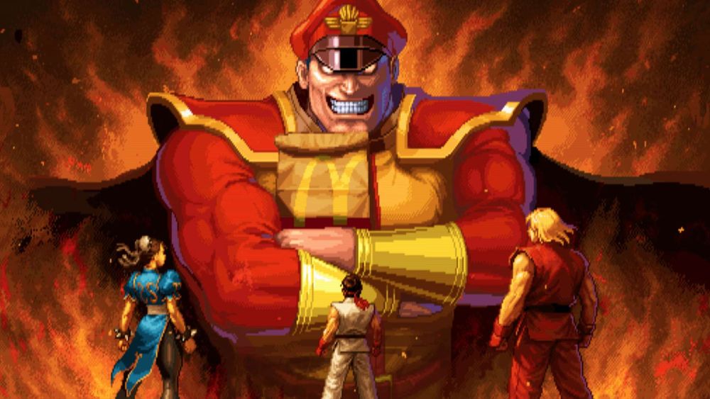 Dictator, bras croisés et entourés de flammes, tient un sac McDo entre ses bras. Face à lui, vus de dos : Chun-Li, Ryu et Ken.