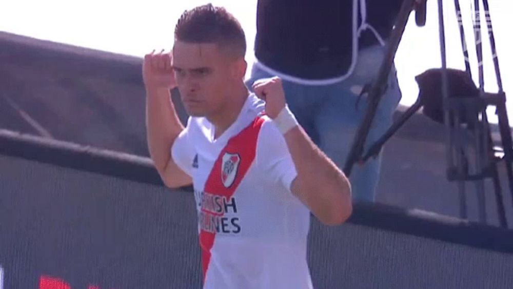 a soccer player wearing a jersey that says british airways on it