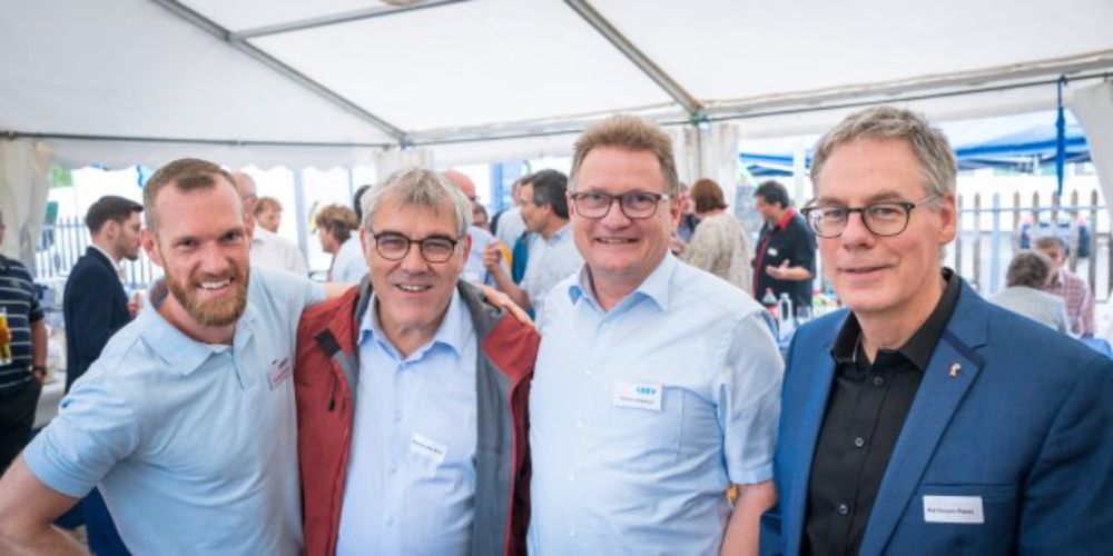 Freudige Neuigkeiten und hochrangige Gäste am ADEV-Sommerfest