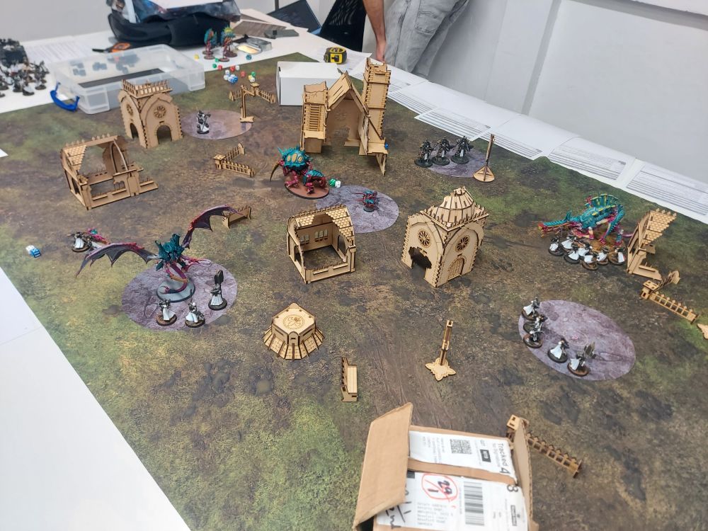 End of turn 5 with the Sisters holding 3 objectives and Nids holding 2, the gaunts are mostly gone but the monsters are cleaning up. After this my opponent made an almost-heroic turnaround to wipe out my Warsuits, almost killed my Cannoness, and got relatively close to the win through primaries. In the end I flipped a clutch secondary on the last turn to win.