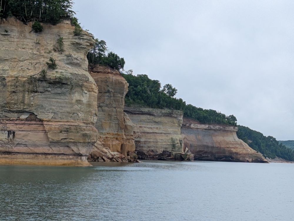 More cliffs along the lake