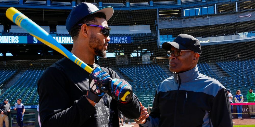 Sims makes return to Seattle: 'I had a good run here'