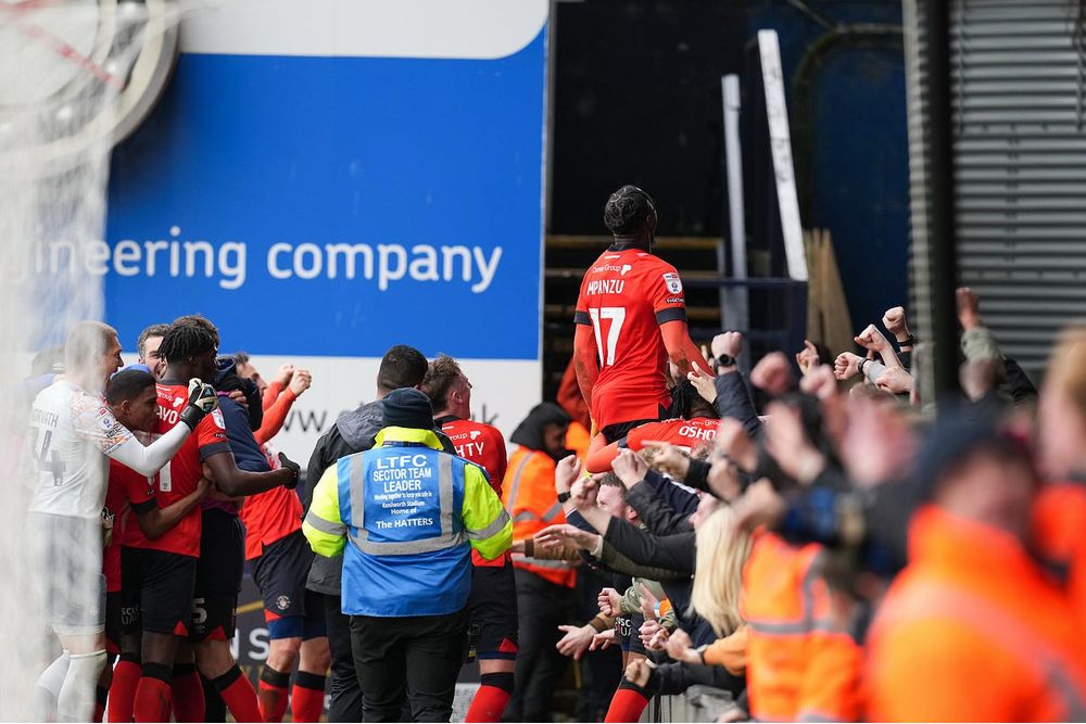 Pelly going nuts at the Kenny end after we scored against the scum