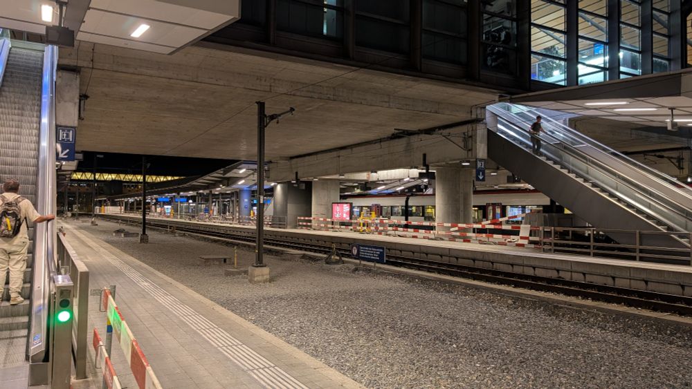 Schotterbett ohne Gleise am Bahnhof Basel SBB