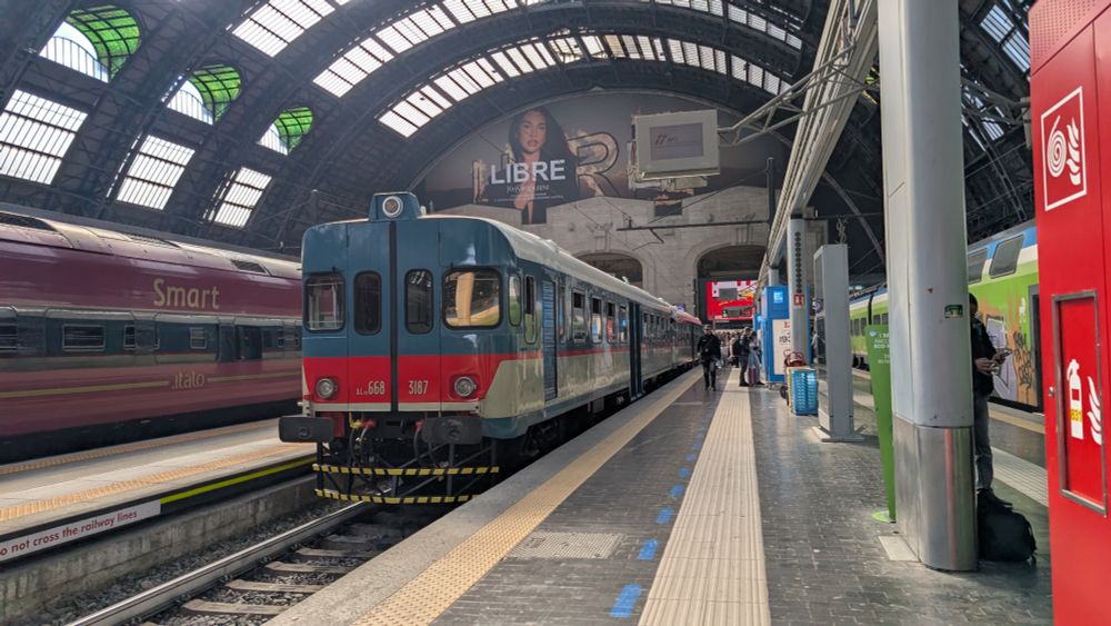 Doppeltraktion historischer ALn668 in Milano Centrale