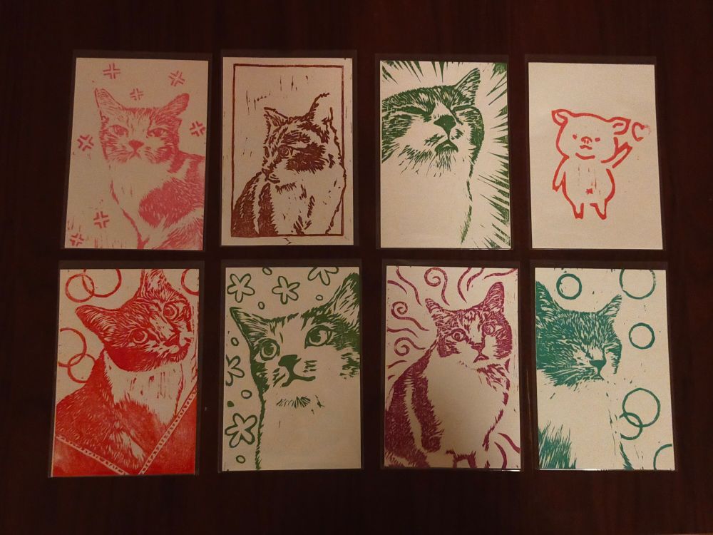 購入した猫版画ポストカード7枚と、入場時にいただいた豚イラストのポストカード1枚