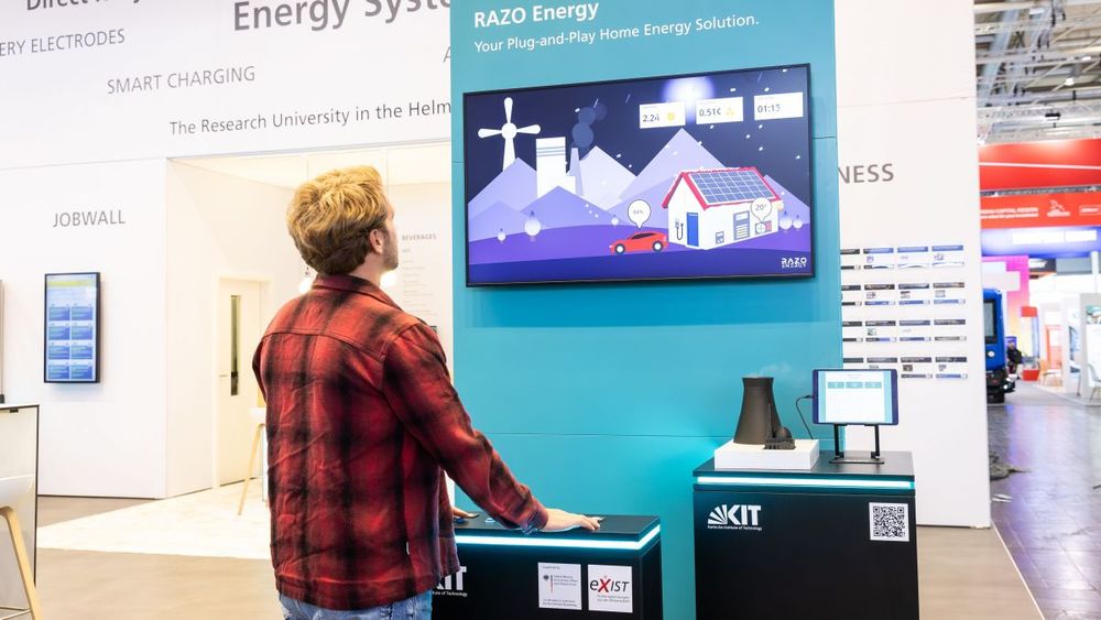 Symbolbild: Das KIT-Start-up RAZO, das E-Autos, Batterien und Wärmepumpen vernetzt, um erneuerbare Energien optimal zu nutzen, auf der Hannover Messe - ein Beispiel für 40 Gründungen jährlich am KIT.