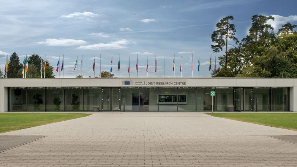 Eingang zum Joint Research Centre (JRC), gelegen auf dem Campus Nord des KIT bei Eggenstein-Leopoldshafen