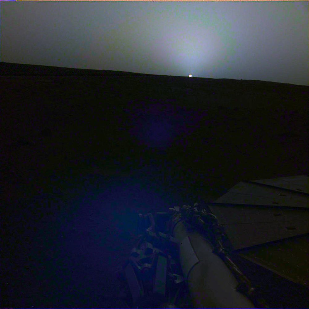 Coucher de soleil sur Mars, par l'atterrisseur Insight.

CREDIT : NASA