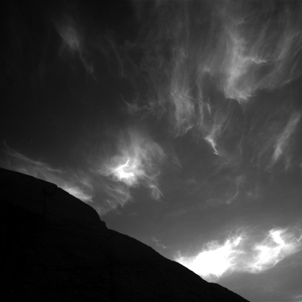 Des nuages sur Mars, par le rover Curiosity.

CREDIT : NASA